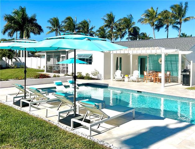 1086 N Town And River DR, Fort Myers, FL 33919