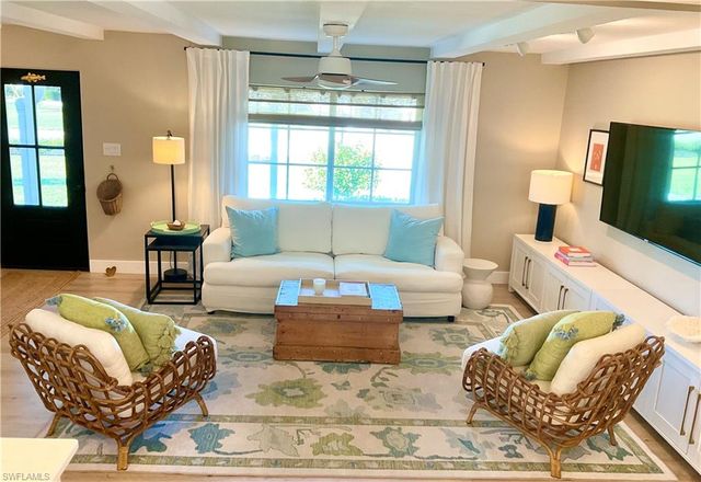 1086 N Town And River DR, Fort Myers, FL 33919