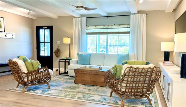 1086 N Town And River DR, Fort Myers, FL 33919