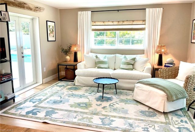 1086 N Town And River DR, Fort Myers, FL 33919