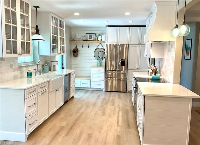 1086 N Town And River DR, Fort Myers, FL 33919