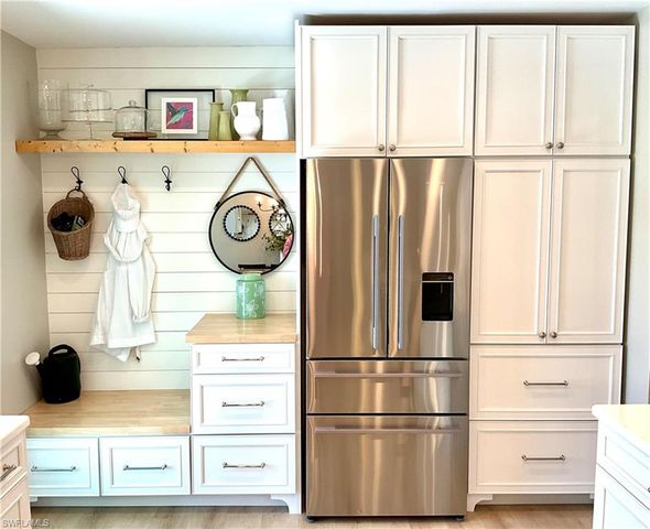 1086 N Town And River DR, Fort Myers, FL 33919