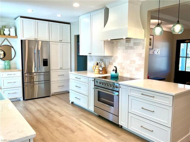 1086 N Town And River DR, Fort Myers, FL 33919