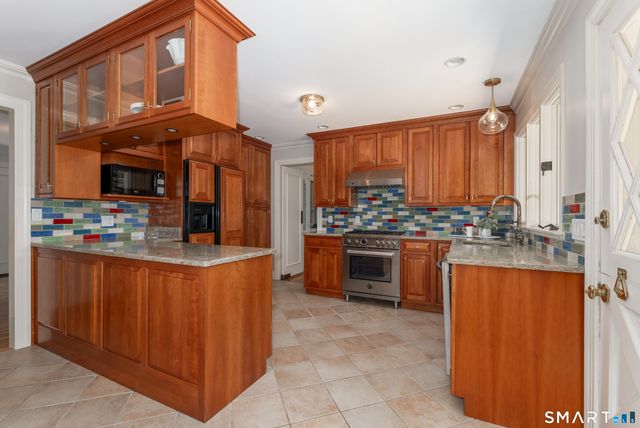 400 Beacon Hill Drive, Cheshire, CT 06410