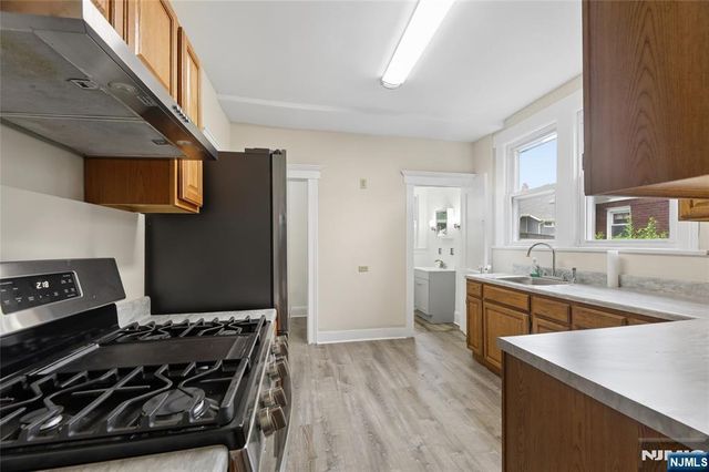 42 Walnut Street, Rutherford, NJ 07070