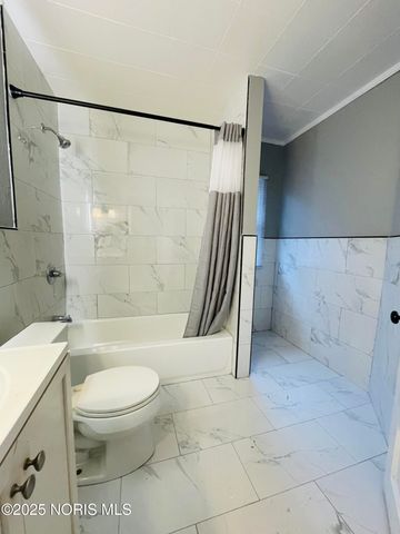 2458 Lawton Avenue, Toledo, OH 43620