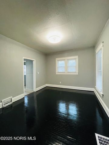 2458 Lawton Avenue, Toledo, OH 43620