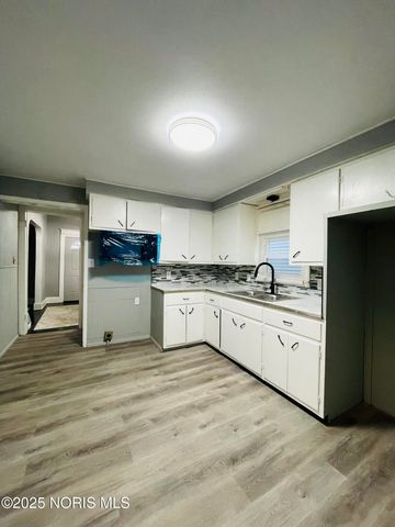 2458 Lawton Avenue, Toledo, OH 43620