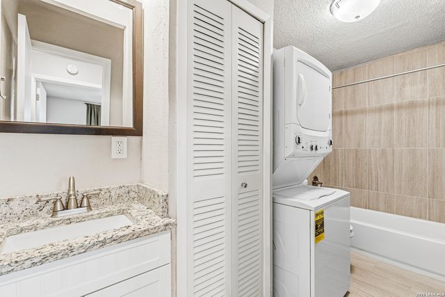 923 Vance Jackson Rd Apt 1002, San Antonio, TX 78201
