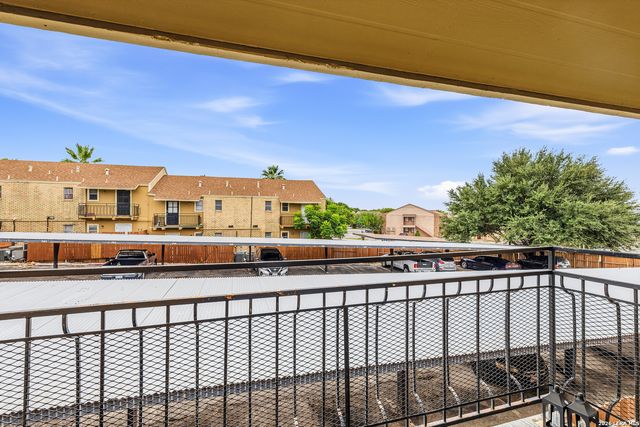 923 Vance Jackson Rd Apt 1002, San Antonio, TX 78201