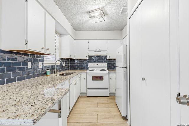 923 Vance Jackson Rd Apt 1002, San Antonio, TX 78201