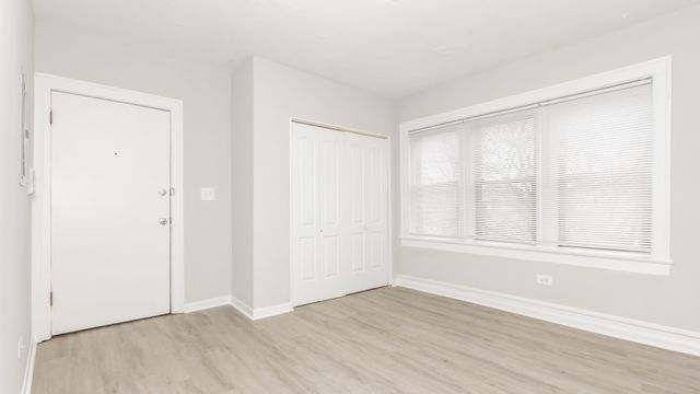 2724 W Rosemont Avenue 2, Chicago, IL 60659