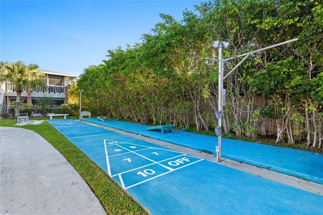 2541 NE 11th St 212, Pompano Beach, FL 33062