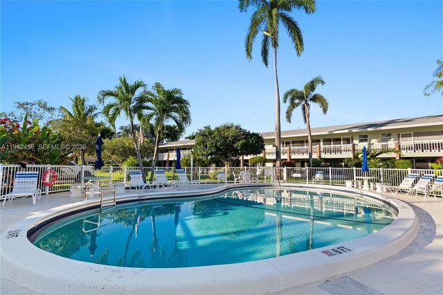 2541 NE 11th St 212, Pompano Beach, FL 33062