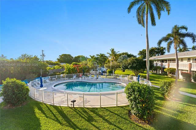 2541 NE 11th St 212, Pompano Beach, FL 33062
