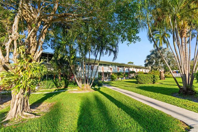 2541 NE 11th St 212, Pompano Beach, FL 33062