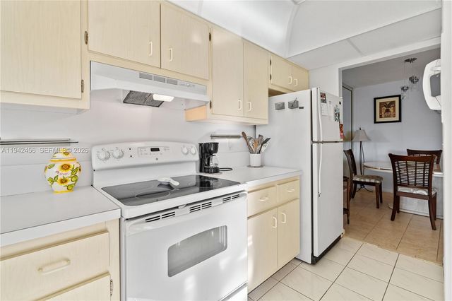 2541 NE 11th St 212, Pompano Beach, FL 33062