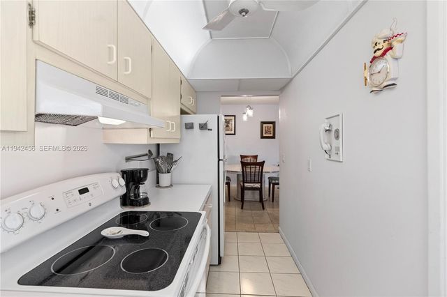2541 NE 11th St 212, Pompano Beach, FL 33062