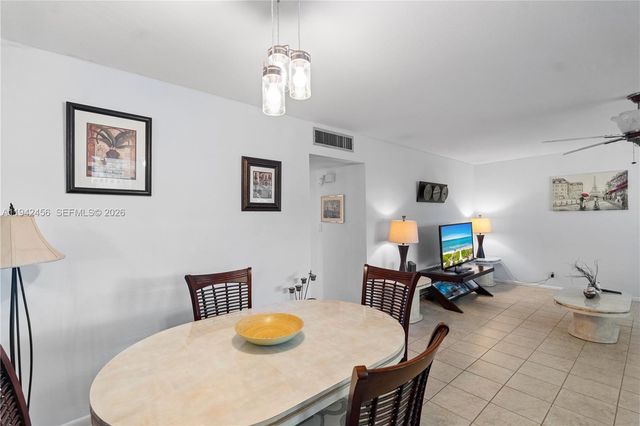2541 NE 11th St 212, Pompano Beach, FL 33062