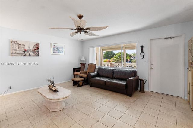 2541 NE 11th St 212, Pompano Beach, FL 33062