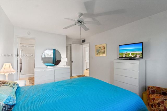 2541 NE 11th St 212, Pompano Beach, FL 33062