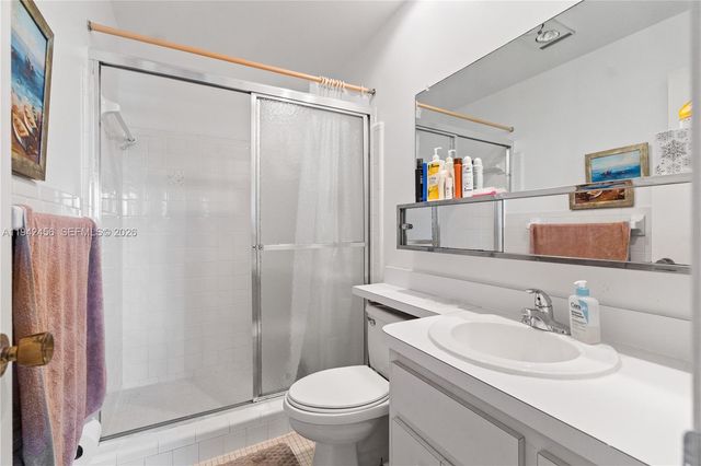 2541 NE 11th St 212, Pompano Beach, FL 33062