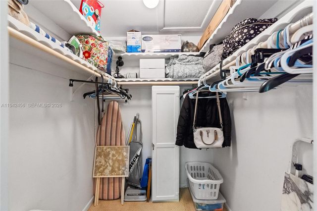 2541 NE 11th St 212, Pompano Beach, FL 33062