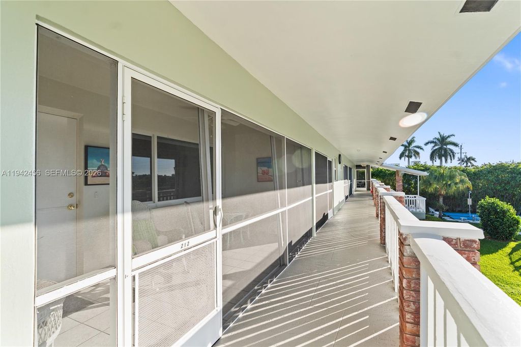 2541 NE 11th St 212, Pompano Beach, FL 33062