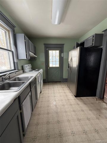 1116 Hickory Street, Lansing, MI 48912