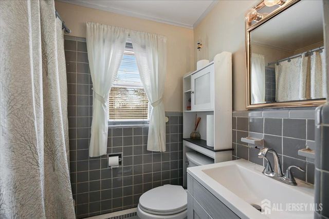 439 Fairview Avenue, Colonia, NJ 07067