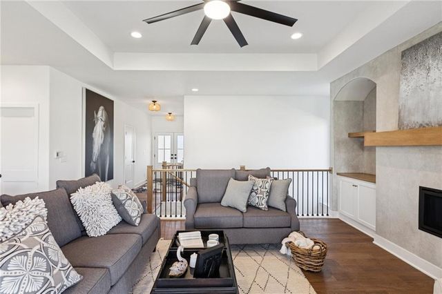 1836 Green Meadow Drive, Liberty, MO 64068