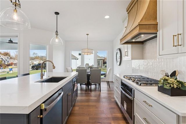 1836 Green Meadow Drive, Liberty, MO 64068