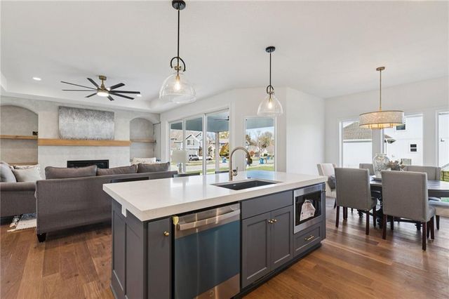 1836 Green Meadow Drive, Liberty, MO 64068