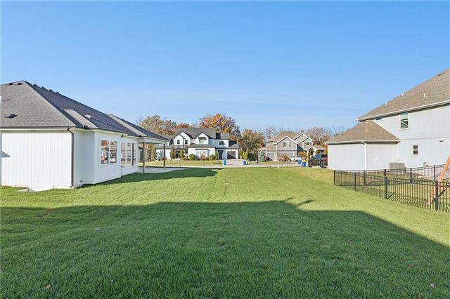 1836 Green Meadow Drive, Liberty, MO 64068