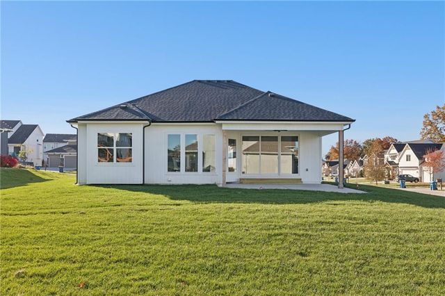 1836 Green Meadow Drive, Liberty, MO 64068