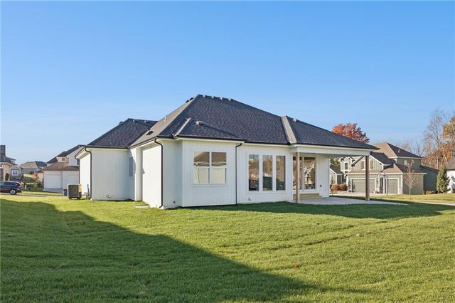 1836 Green Meadow Drive, Liberty, MO 64068