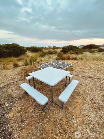 437 S Bel Air Loop, Ocean Shores, WA 98569