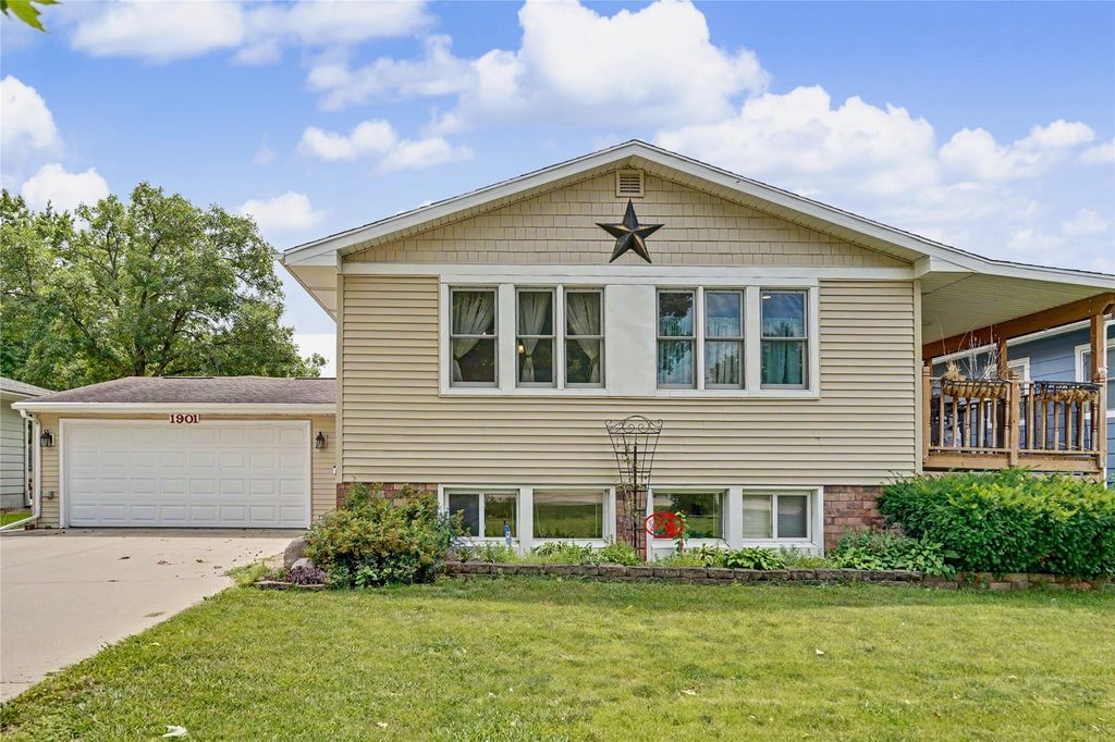 1901 Estella Street, Perry, IA 50220