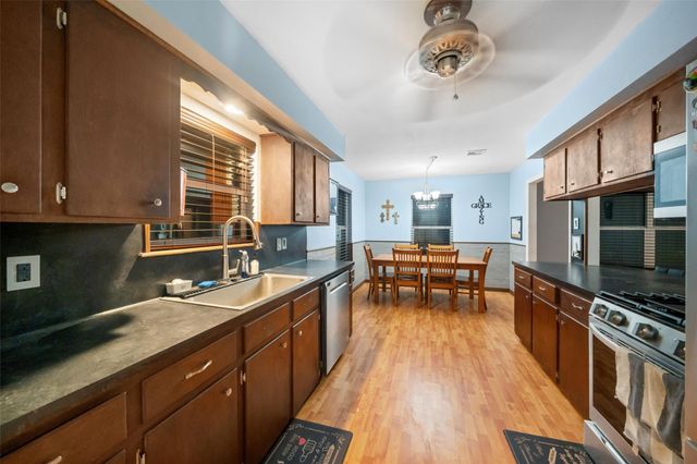 242 Magnolia Drive, Onalaska, TX 77360