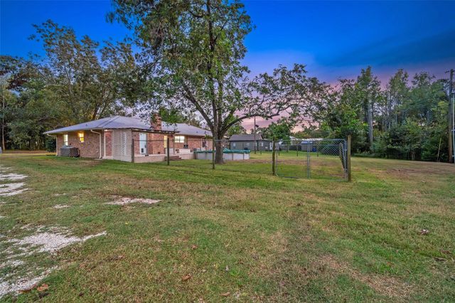 242 Magnolia Drive, Onalaska, TX 77360