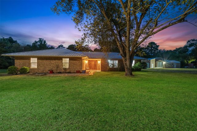 242 Magnolia Drive, Onalaska, TX 77360