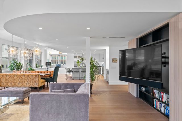 130 Fulton St Apt 12B, New York City, NY 10038