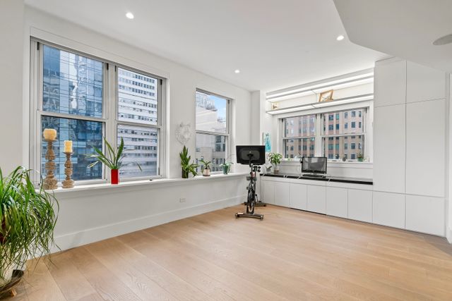 130 Fulton St Apt 12B, New York City, NY 10038