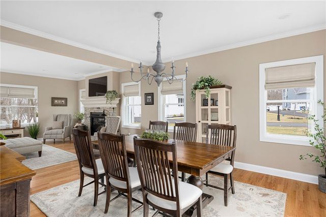 8 Ashton Court, Cranston, RI 02921
