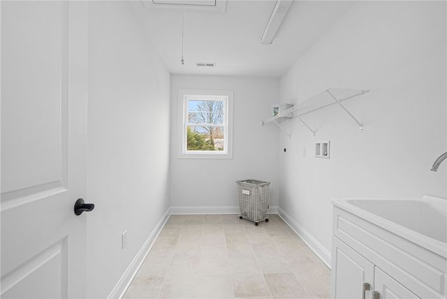 8 Ashton Court, Cranston, RI 02921