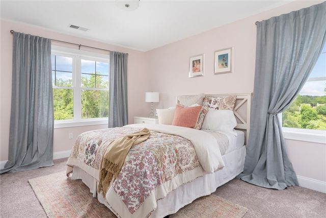 8 Ashton Court, Cranston, RI 02921