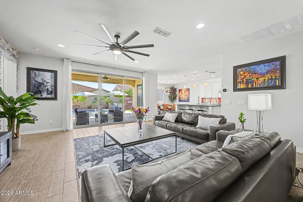 Image 17 of property listing at 3641 E NARROWLEAF Drive, Gilbert, AZ 85298