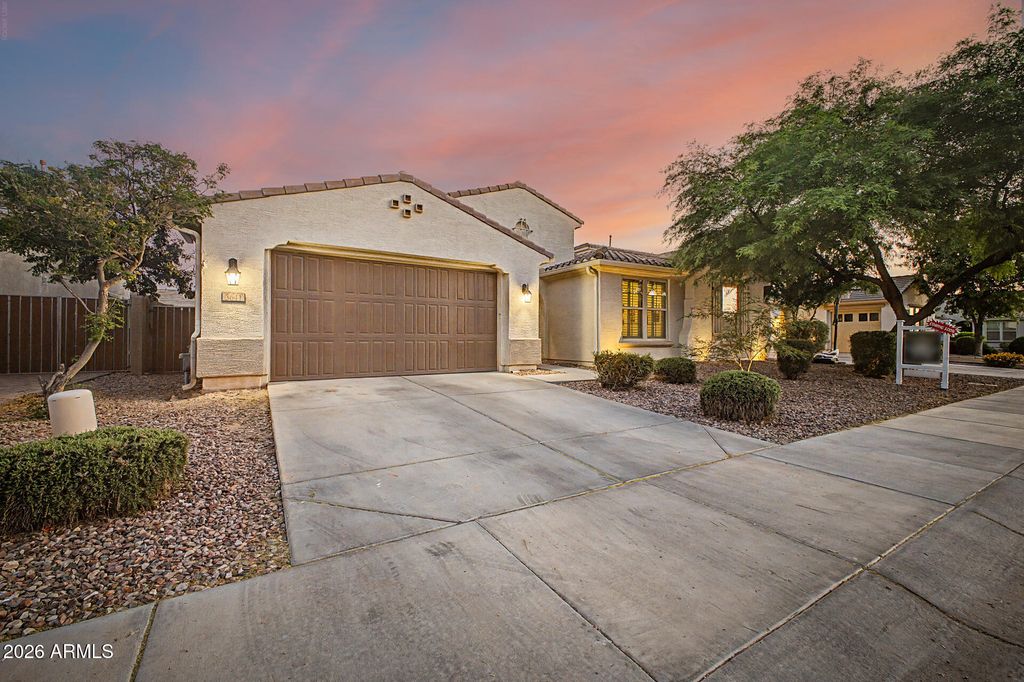 Image 4 of property listing at 3641 E NARROWLEAF Drive, Gilbert, AZ 85298