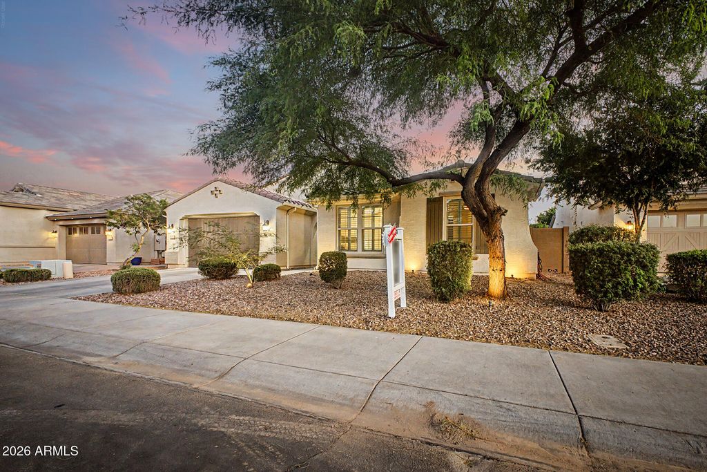 Image 6 of property listing at 3641 E NARROWLEAF Drive, Gilbert, AZ 85298