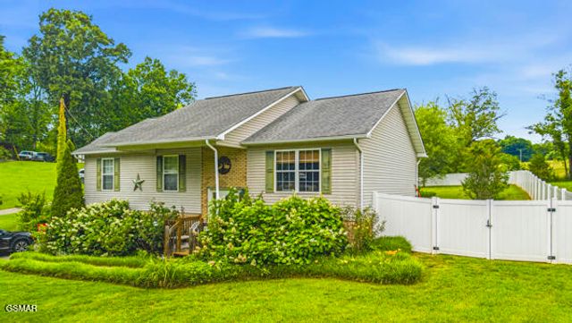 616 Hollow Drive, Strawberry Plains, TN 37871
